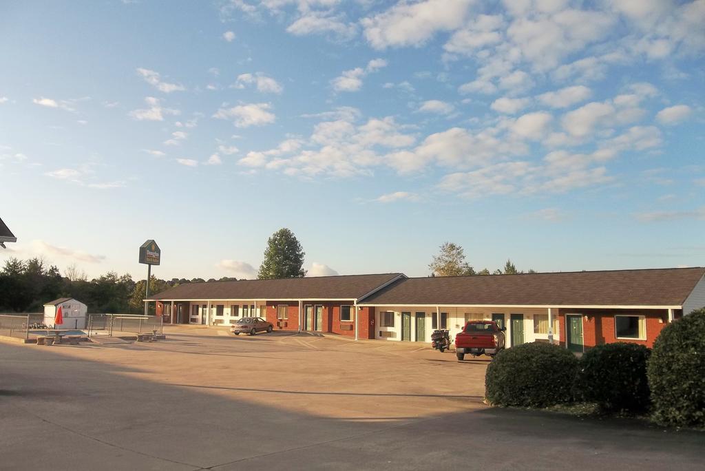 Douglas Inn & Suites, Blue Ridge, Ga 외부 사진